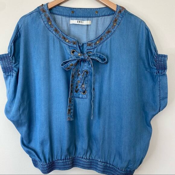 BNCI blue chambray tie front embroidered studded short sleeve boho western top M - Picture 2 of 13